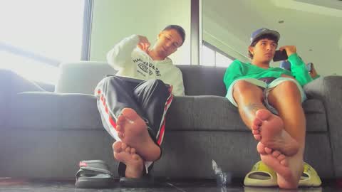 foot_master777 online show from February 25, 1:50 pm