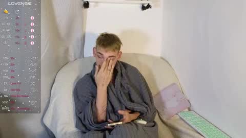 forever_eren online show from January 17, 8:00 pm