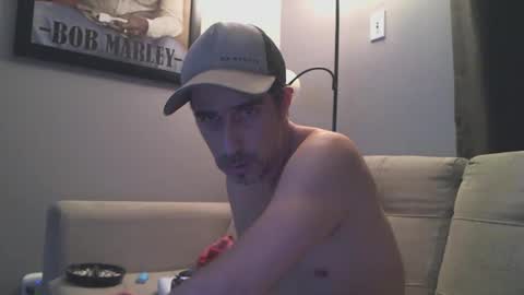 Snapshot of fouraide42 chatting on February 11, 11:44 pm fouraide42 online show from February 11, 11:44 pm