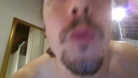 Snapshot of francesco_831115 chatting on September 26, 5:32 pm francesco_831115 online show from September 26, 5:32 pm