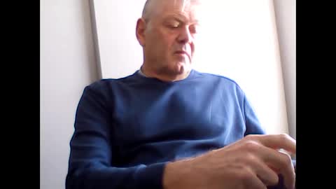 frannkboy61 online show from May 19, 8:20 am