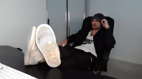 Snapshot of fraser_guilen chatting on February 4, 3:00 am Fraser online show from February 4, 3:00 am