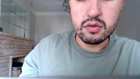 Snapshot of fred_555 chatting on February 13, 11:04 pm fred_555 online show from February 13, 11:04 pm