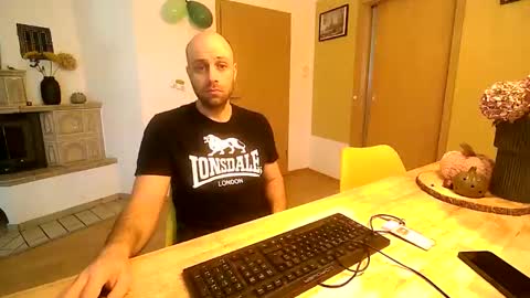 Snapshot of freddow chatting on October 20, 12:20 pm freddow online show from October 20, 12:20 pm