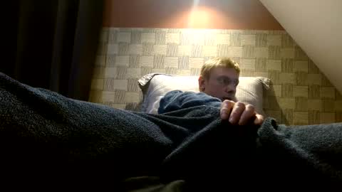 Snapshot of french59121 chatting on December 10, 8:16 pm Antoine online show from December 10, 8:16 pm