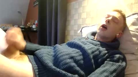 Snapshot of french59121 chatting on December 17, 3:28 pm Antoine online show from December 17, 3:28 pm