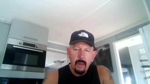 Snapshot of friskyneedsum chatting on October 9, 2:33 pm bob online show from October 9, 2:33 pm