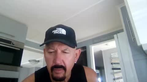 Snapshot of friskyneedsum chatting on October 28, 1:35 pm bob online show from October 28, 1:35 pm