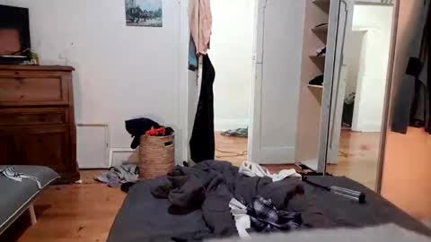 Snapshot of full4cefull chatting on December 31, 12:43 am Pizzaz online show from December 31, 12:43 am