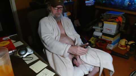 Snapshot of funmike2000 chatting on January 15, 9:56 am mike online show from January 15, 9:56 am