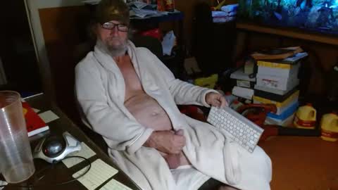 Snapshot of funmike2000 chatting on December 22, 1:00 pm mike online show from December 22, 1:00 pm