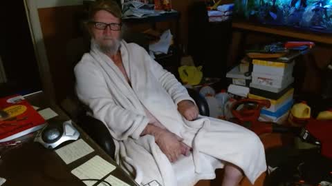 Snapshot of funmike2000 chatting on December 15, 10:39 am mike online show from December 15, 10:39 am