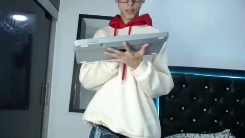 gabriel_x18 online show from February 25, 5:08 am