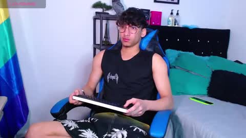 gael_jones online show from October 14, 8:10 am