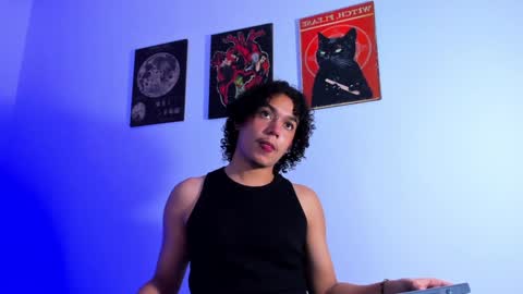 Snapshot of gaeloconner chatting on December 15, 12:28 pm Gael Conner online show from December 15, 12:28 pm