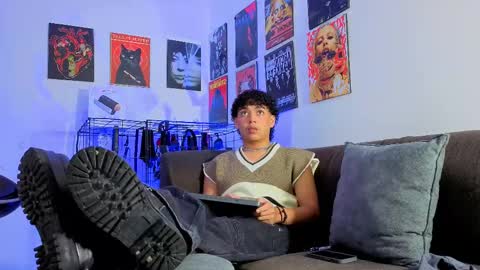 Snapshot of gaeloconner chatting on September 17, 2:34 am Gael Conner online show from September 17, 2:34 am