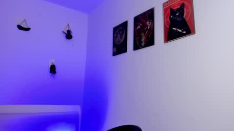 Snapshot of gaeloconner chatting on December 14, 2:01 am Gael Conner online show from December 14, 2:01 am