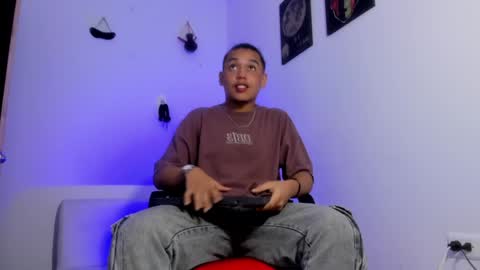 Snapshot of gaeloconner chatting on December 13, 2:21 am Gael Conner online show from December 13, 2:21 am