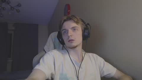 Snapshot of gasturfahe chatting on December 28, 11:48 pm gasturfahe online show from December 28, 11:48 pm