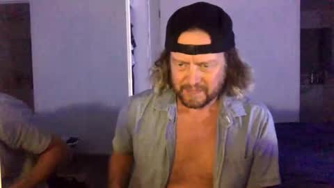 gcsurfer81 online show from December 17, 9:16 am