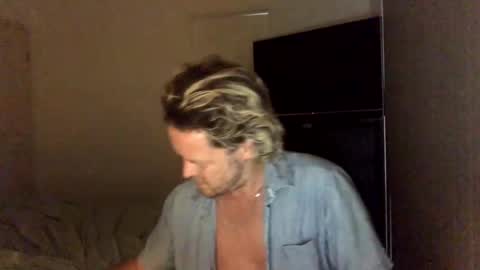 gcsurfer81 online show from December 18, 8:20 am