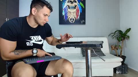 Snapshot of gendersonfit chatting on December 27, 8:50 pm gendersonfit online show from December 27, 8:50 pm