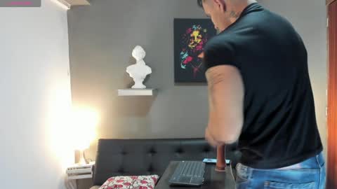 Snapshot of gendersonfit chatting on December 4, 8:40 pm gendersonfit online show from December 4, 8:40 pm