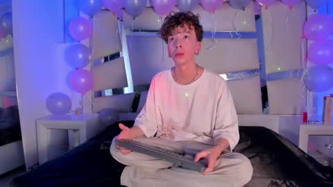 Snapshot of genesis_ask chatting on October 27, 3:20 am Genesis online show from October 27, 3:20 am