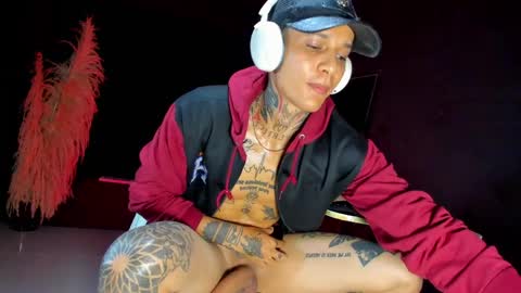 independent model online show from May 25, 3:02 am