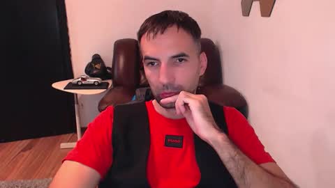 Snapshot of gianni_lion chatting on October 14, 6:15 pm Gianni online show from October 14, 6:15 pm