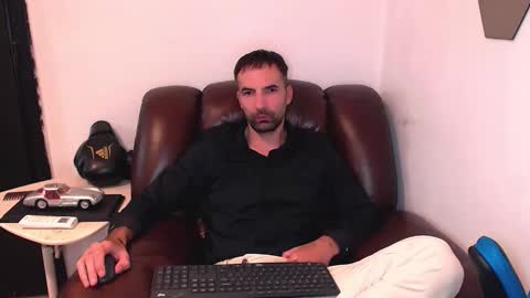 Snapshot of gianni_lion chatting on October 19, 4:32 pm Gianni online show from October 19, 4:32 pm