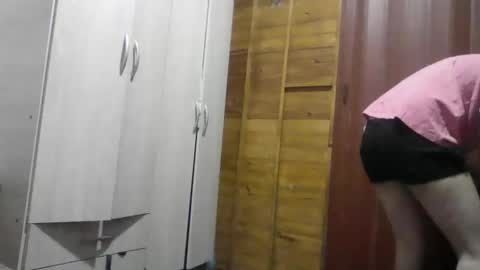 emahot online show from November 7, 9:01 am