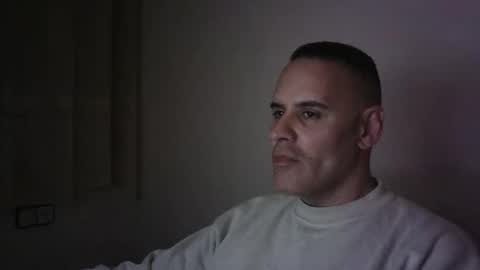 Snapshot of gioshadow chatting on December 29, 8:04 pm gioshadow online show from December 29, 8:04 pm