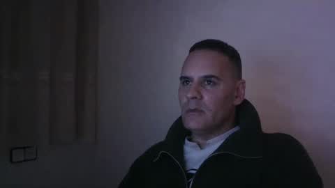 Snapshot of gioshadow chatting on December 17, 8:32 pm gioshadow online show from December 17, 8:32 pm