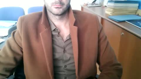 Snapshot of giuseppevai1 chatting on October 24, 10:39 am giuseppevai1 online show from October 24, 10:39 am