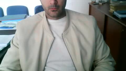 giuseppevai1 online show from April 7, 7:41 am