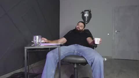 Matthew .. for short call me Matt online show from November 6, 3:42 am