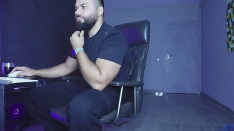 Matthew .. for short call me Matt online show from November 27, 7:50 pm