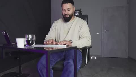 Snapshot of glennmasters chatting on October 12, 10:15 pm Matthew .. for short call me Matt online show from October 12, 10:15 pm