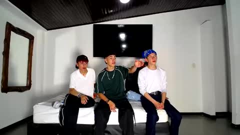 THOMAS AND DAMIAND online show from October 8, 6:12 pm