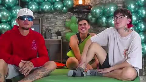 THOMAS AND DAMIAND online show from February 13, 8:13 pm