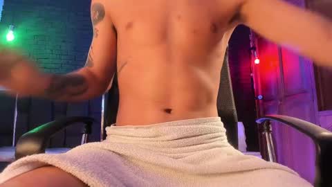 Snapshot of godly_huan chatting on February 24, 6:04 pm HUAN online show from February 24, 6:04 pm