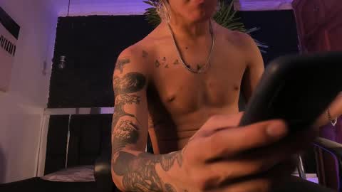 Snapshot of godly_huan chatting on February 28, 4:10 am HUAN online show from February 28, 4:10 am