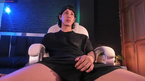 Snapshot of godly_huan chatting on December 17, 7:15 pm HUAN online show from December 17, 7:15 pm