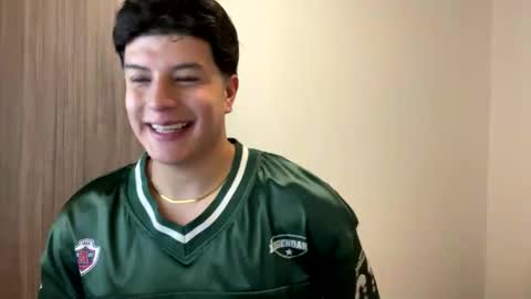 goldenknight33 online show from October 4, 4:23 pm