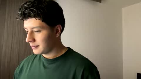 goldenknight33 online show from September 18, 1:46 pm