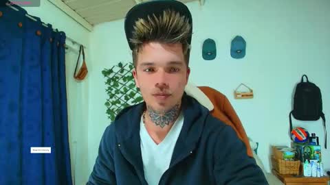 Goldy Loyal93 online show from May 17, 2:52 am