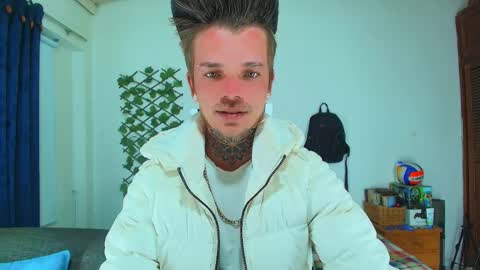 Snapshot of goldy_loyal99 chatting on October 9, 5:12 am Goldy Loyal93 online show from October 9, 5:12 am