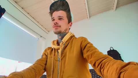 Snapshot of goldy_loyal99 chatting on September 26, 12:25 pm Goldy Loyal93 online show from September 26, 12:25 pm