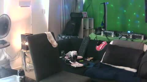 Snapshot of goldyguy011 chatting on January 21, 1:50 am goldyguy011 online show from January 21, 1:50 am